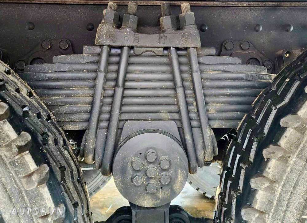 ChengLong 4 chân H7 330HP thùng mui bạt 9.7m